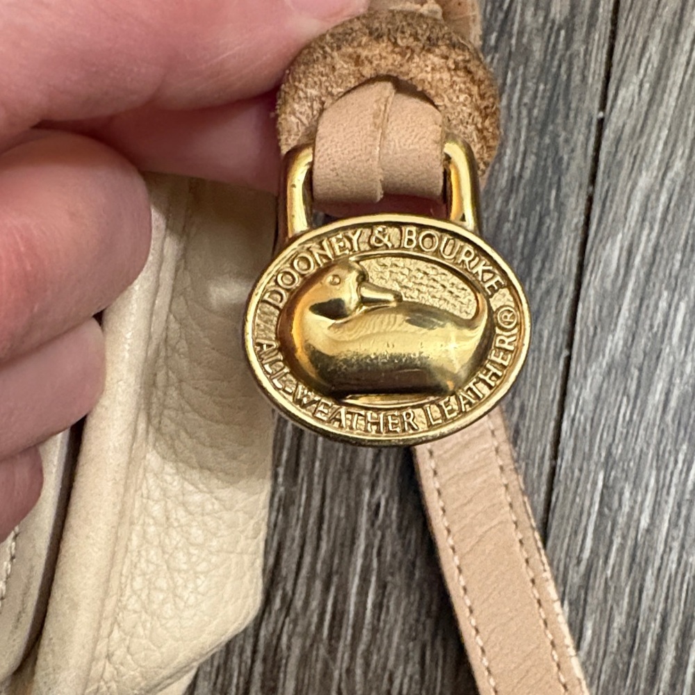 RARE Vintage Dooney & Bourke Beige Leather Shoulder Bag - Picture 6 of 6
